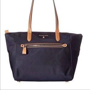 ✨⭐️🌟😍🤩MICHEAL KORS NAVY BLUE TOTE🤩👜✨💫